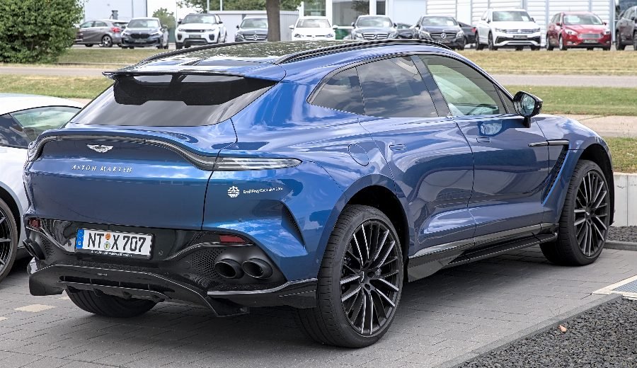 Aston Martin DBX707
