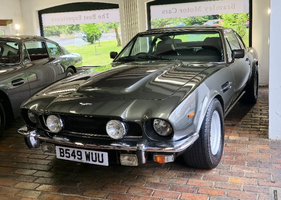 أستون مارتن V8 فانتاج 1977 — كوبيه السعر والمواصفات في السعودية