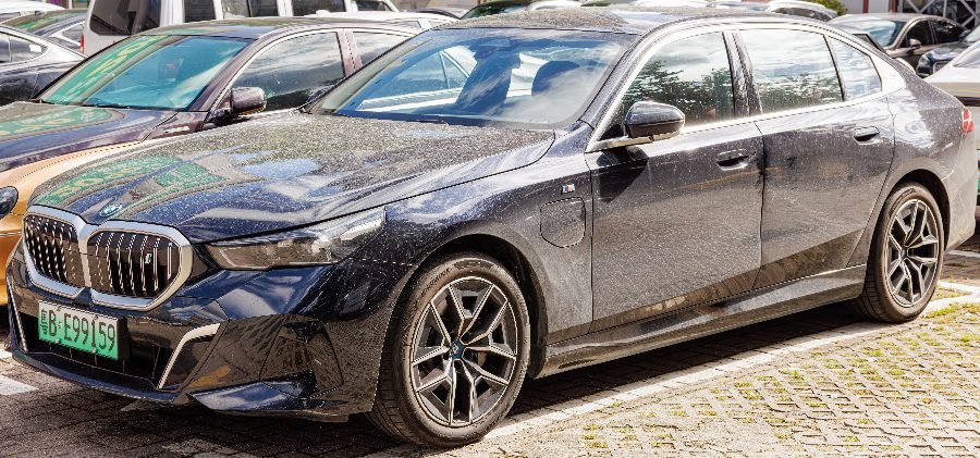 BMW i5