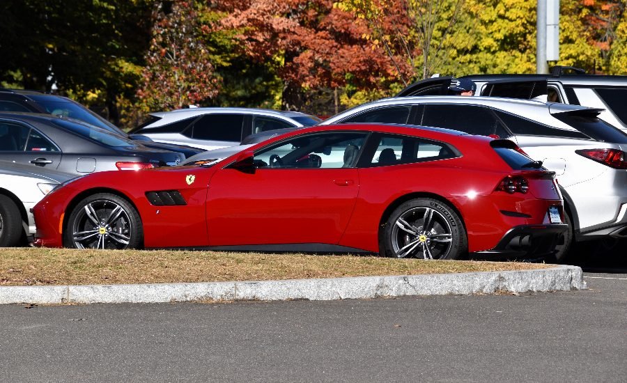 فيراري GTC4Lusso 2016 — كوبيه السعر والمواصفات في السعودية