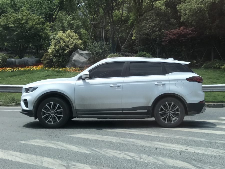 Geely Azkarra