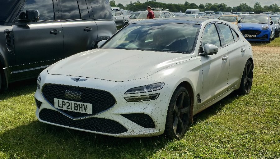 Genesis G70 2017 — Sedan Price & Specs in Saudi Arabia
