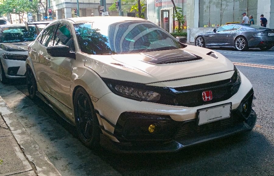 Honda Civic Type R 2017 — Hatchback Price & Specs in Saudi Arabia