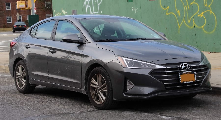 Hyundai Elantra 2016 — Sedan Price & Specs in Saudi Arabia