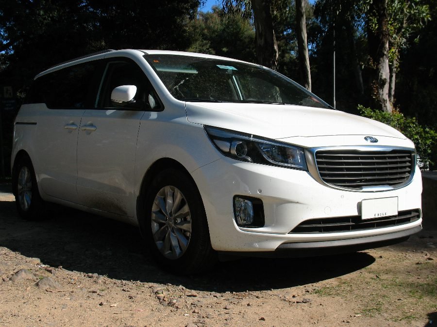 Kia Carnival 2015 — MPV Price & Specs in Saudi Arabia
