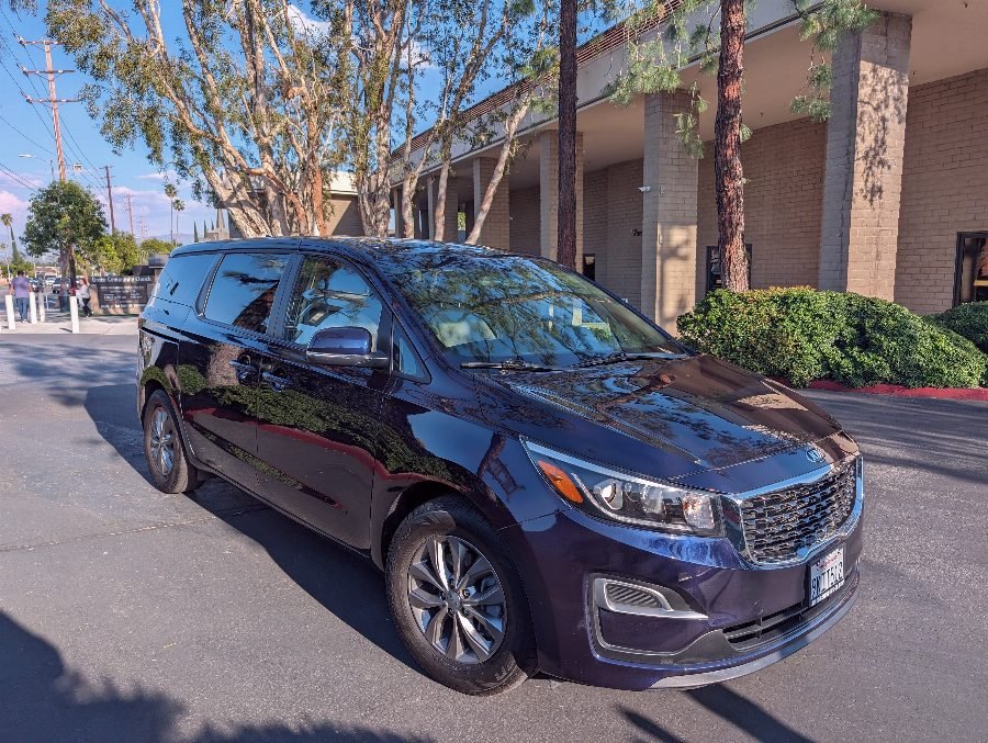 Kia Carnival 2015 — MPV Price & Specs in Saudi Arabia