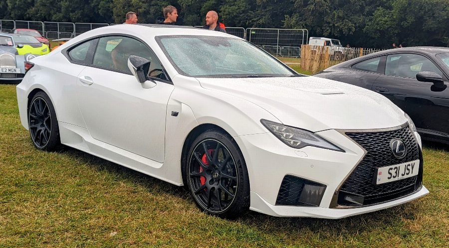 لكزس RC F 2015 — كوبيه السعر والمواصفات في السعودية