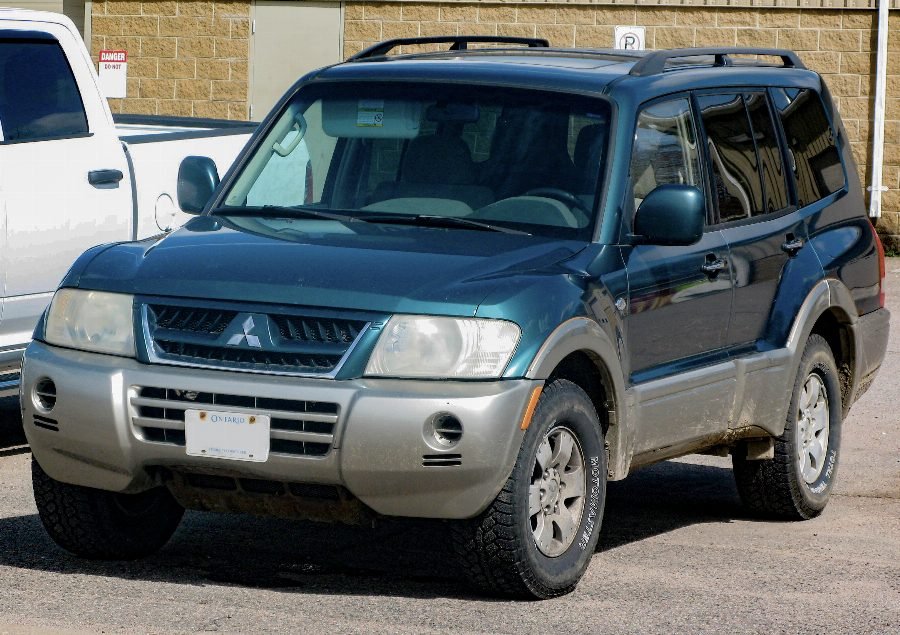 ميتسوبيشي باجيرو 2000 — دفع رباعي (SUV) السعر والمواصفات في السعودية