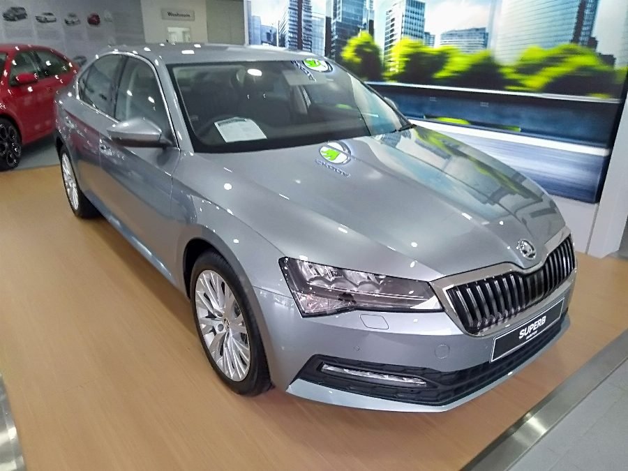 سكودا سوبيرب 2015 — سيدان السعر والمواصفات في السعودية