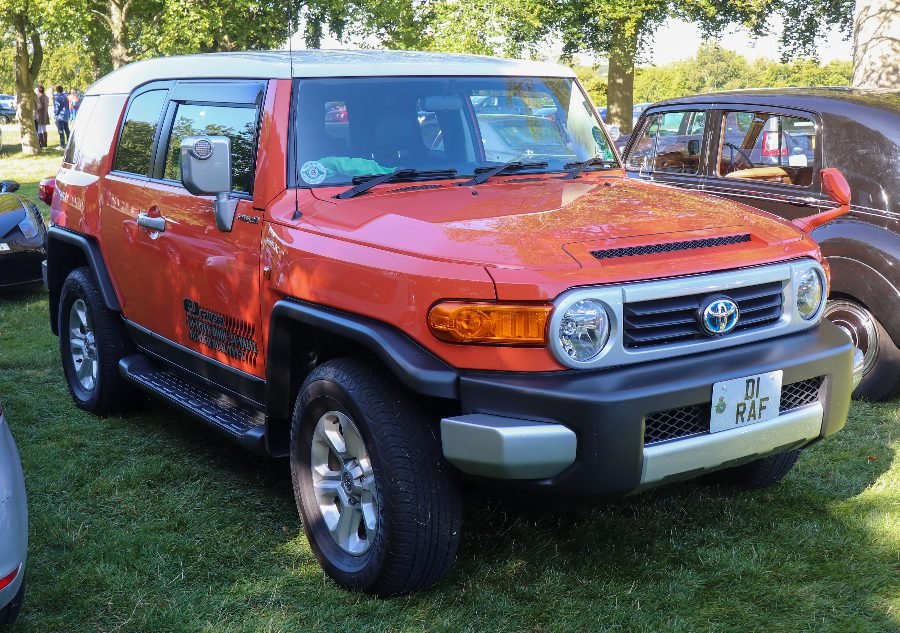 تويوتا FJ كروزر 2006 — دفع رباعي (SUV) السعر والمواصفات في السعودية