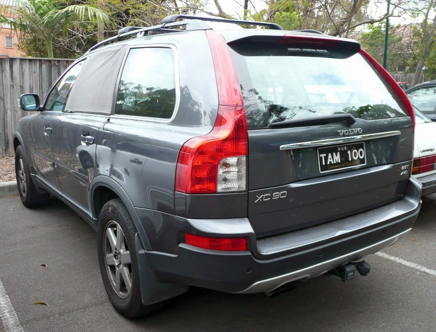 فولفو XC90 2003 — دفع رباعي (SUV) السعر والمواصفات في السعودية