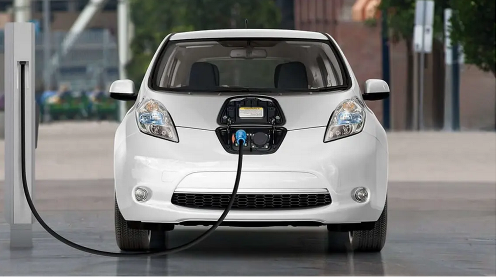 زيادة الطلب على السيارات الكهربائية ولكن الإنتاج يتراجع، ما الأسباب