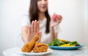 أطعمة يجب تجنبها لصحة الأعصاب