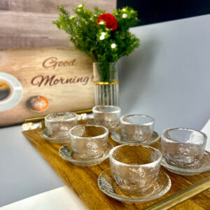 صواني التقديم وأكواب القهوة