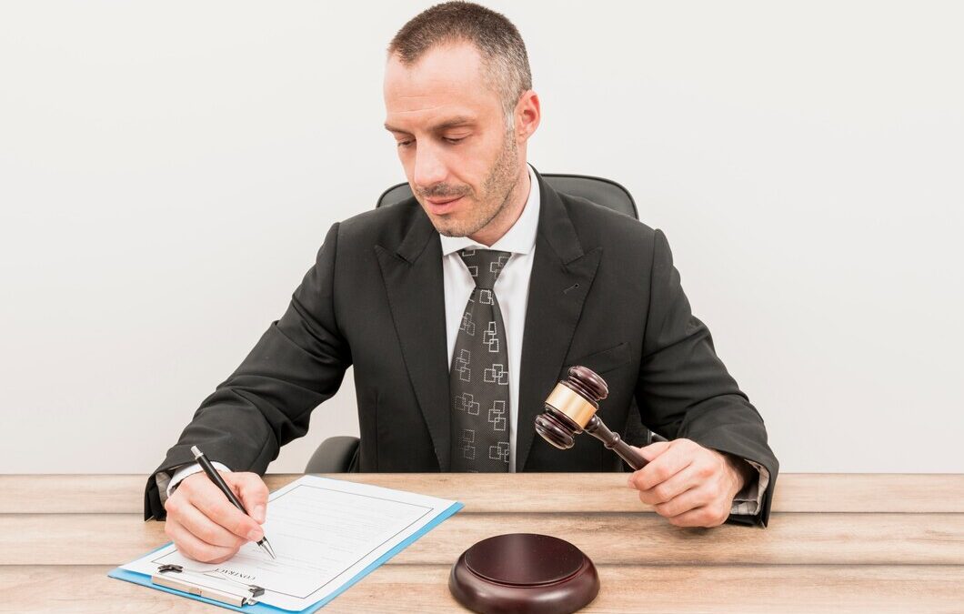  أفضل محامي للاستشارة مجانًا بالرياض